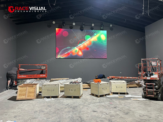높은 갱신 속도 7680Hz 실내 P2.5mm 고정 LED 디스플레이 640×480mm 벽 장착판